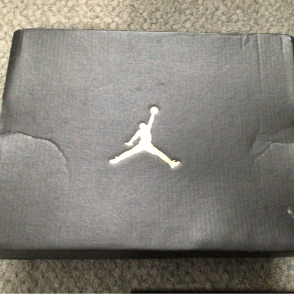 Jordan Kids Retro 11 Sneakers in Mint Green and White - Picture 6 of 6